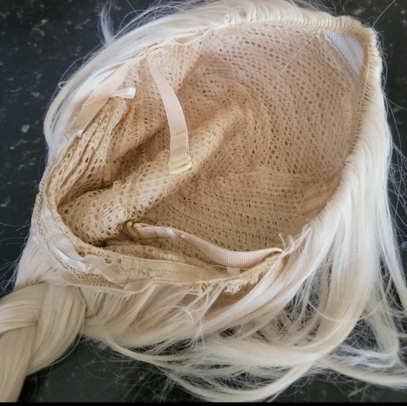 Disney Frozen Elsa wig - Picture 3 of 4